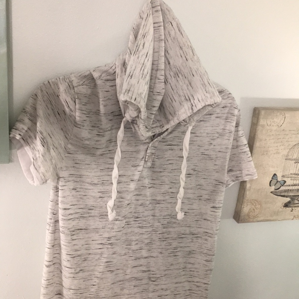 Short sleeved shirt with hood